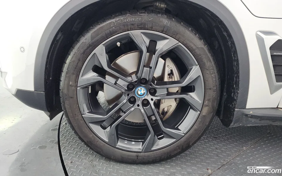BMW X5 xDrive 50e xLine 2023 — миниатюра 2