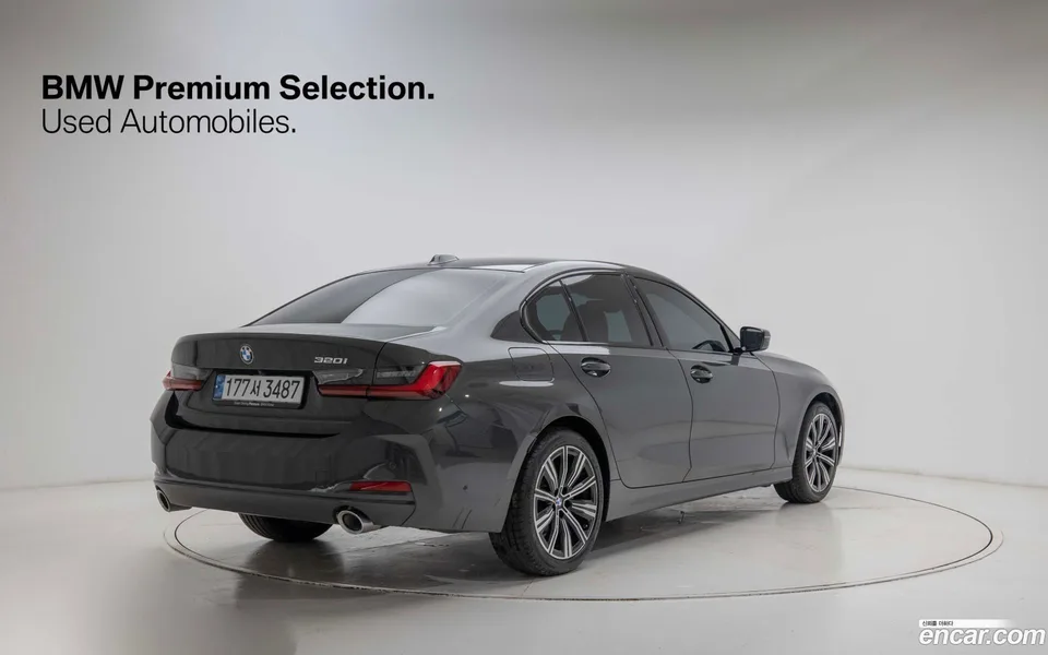 BMW 3 Series 320i 2025 — thumbnail 4