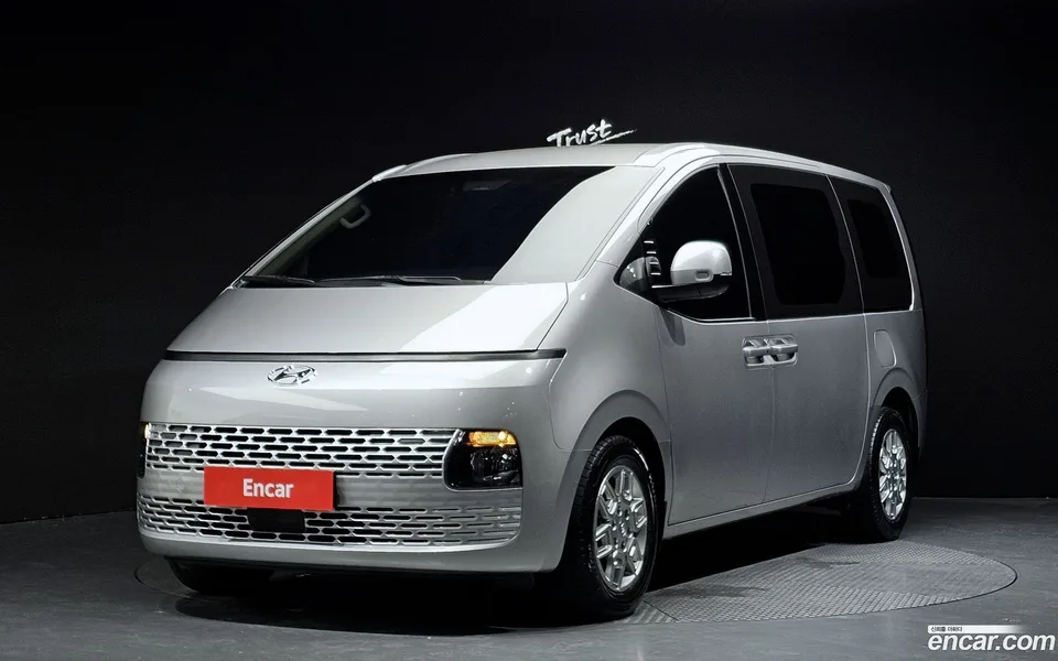 Hyundai Staria L3.5 5 2024 — photo 1, buy with delivery to Moscow
