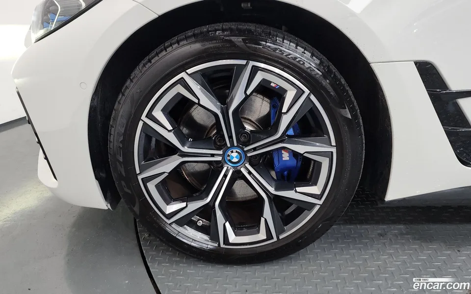 BMW i4 eDrive40 M 2023 — thumbnail 2
