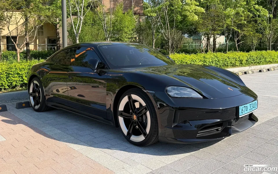 Porsche Taycan 4 2026 — thumbnail 3