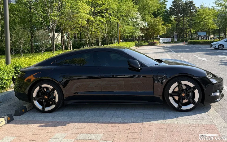 Porsche Taycan 4 2026 — thumbnail 4