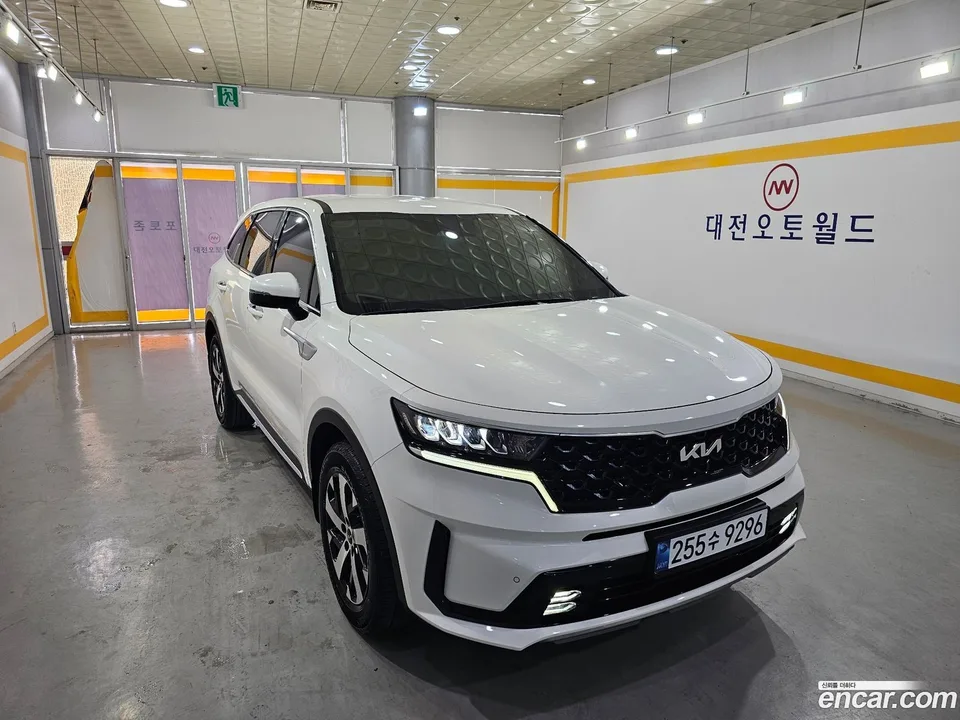 Kia Sorento 2.5T 2WD 2023 — photo 1, buy with delivery to Moscow