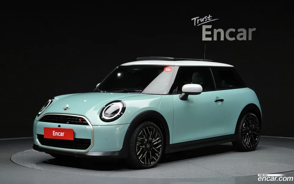 MINI Cooper S 2024 — photo 1, buy with delivery to Moscow