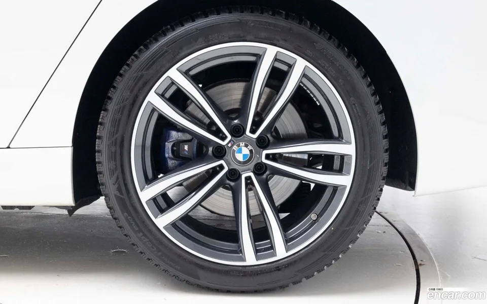 BMW 6 Series GT 620d M 2024 — thumbnail 5