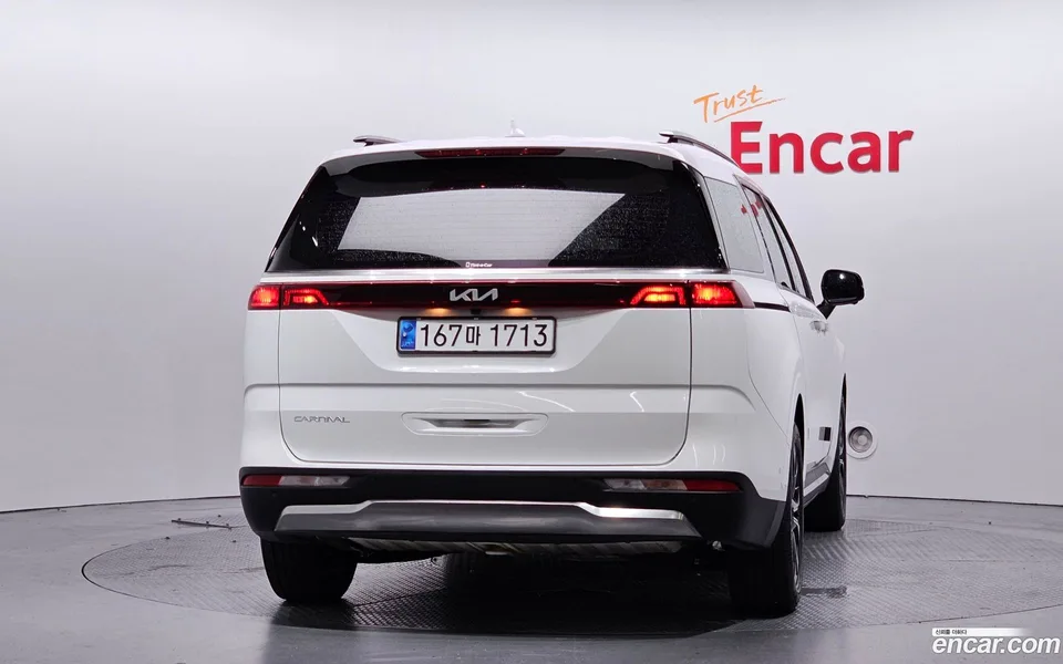 Kia Carnival 7 2023 — thumbnail 4