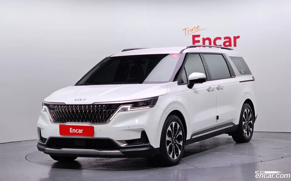 Kia Carnival 7 2023 — photo 1, buy with delivery to Moscow