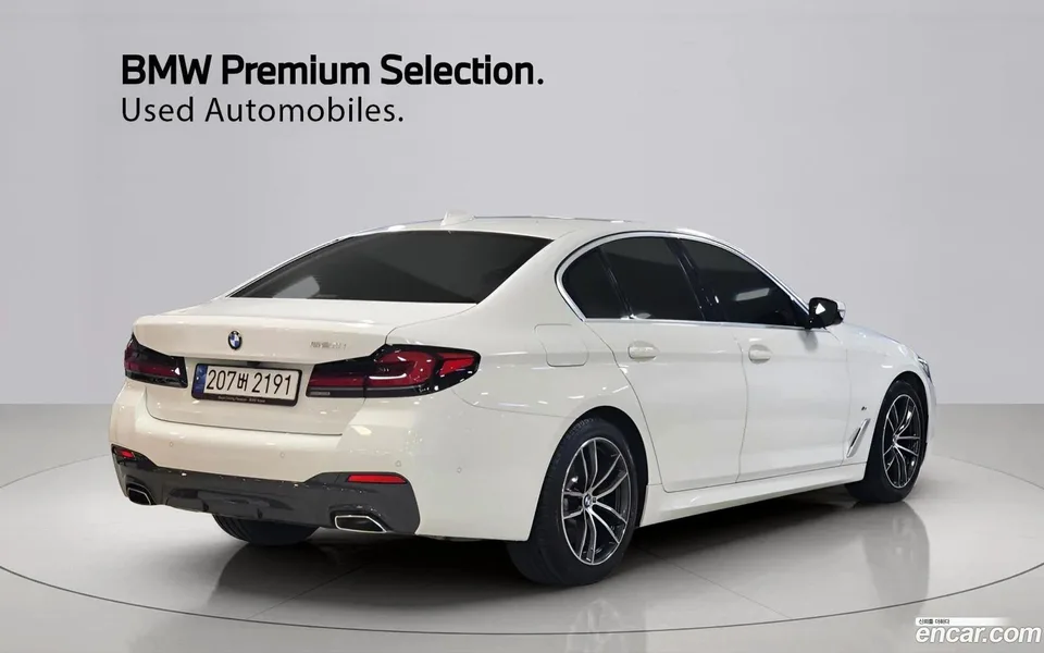 BMW 5 Series 520i M 2023 — thumbnail 3