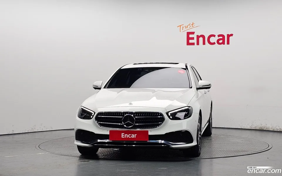 Mercedes-Benz E-Class E250 2023 — thumbnail 3