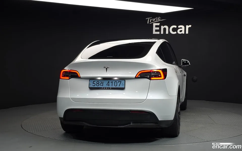 Tesla Model Y RWD 2024 — thumbnail 4