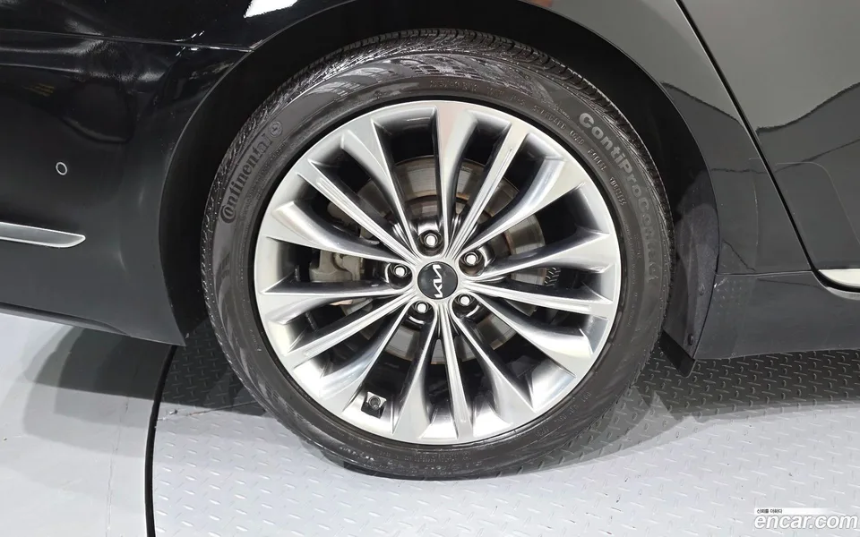 Kia K9 3.3 GDI AWD 2023 — thumbnail 2