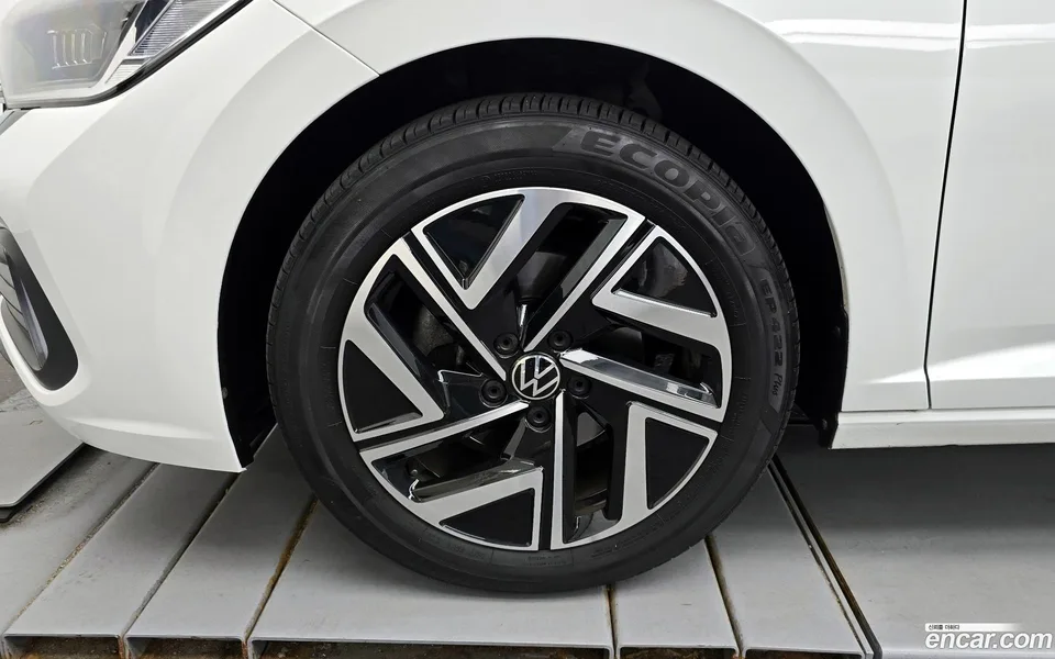 Volkswagen Jetta 1.5 TSI 2023 — thumbnail 2
