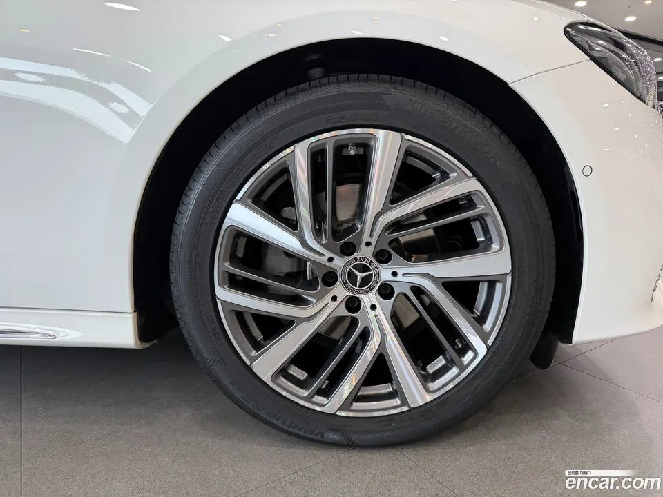 Mercedes-Benz E-Class E220d 4MATIC 2024 — thumbnail 2