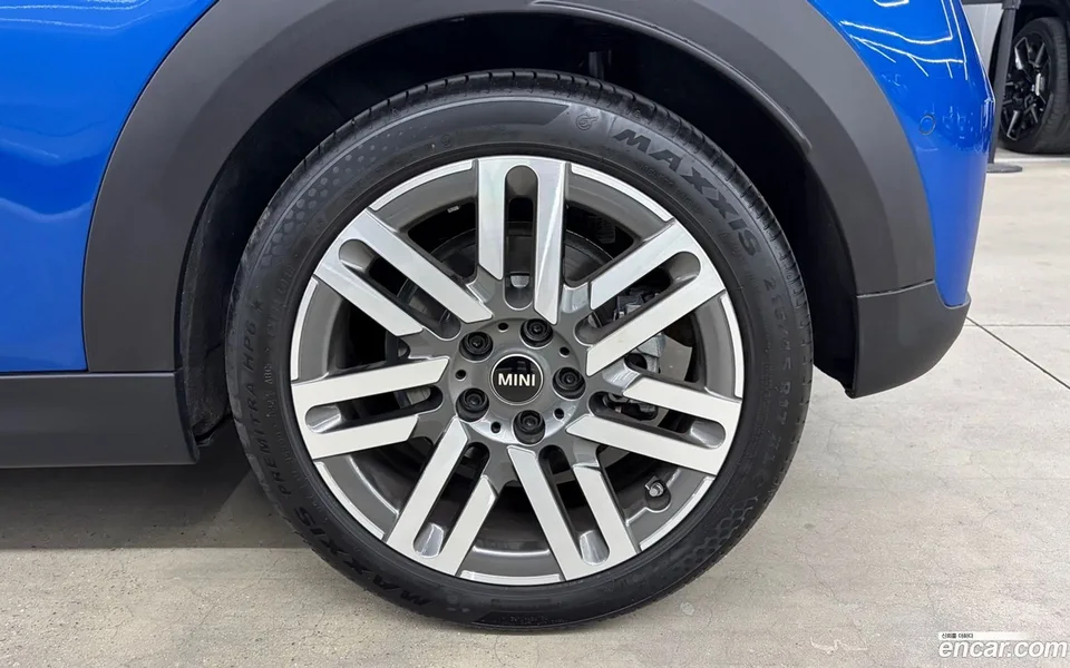 MINI Cooper C 2025 — thumbnail 2
