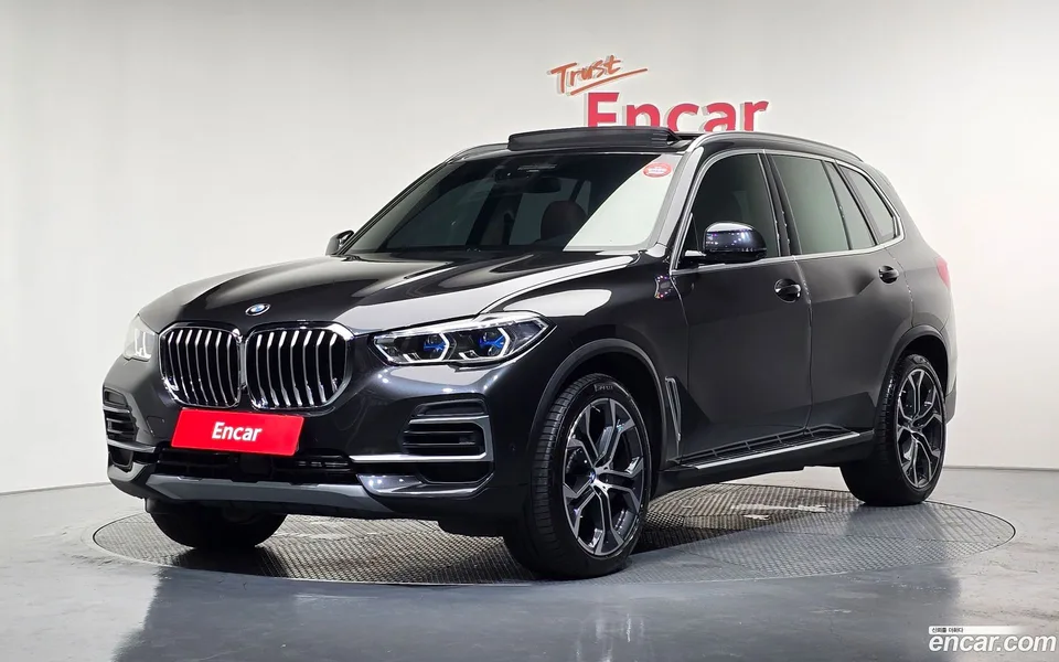 BMW X5 xDrive 40i xLine 2022 — photo 1, buy with delivery to Moscow