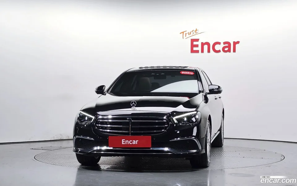 Mercedes-Benz E-Class E250 2023 — thumbnail 3