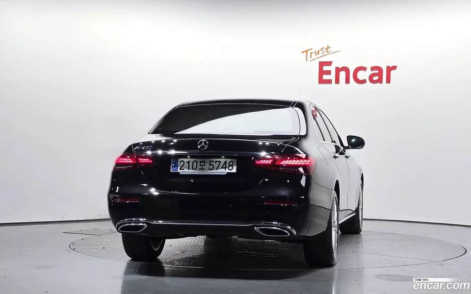 Mercedes-Benz E-Class E250 2023 — thumbnail 4