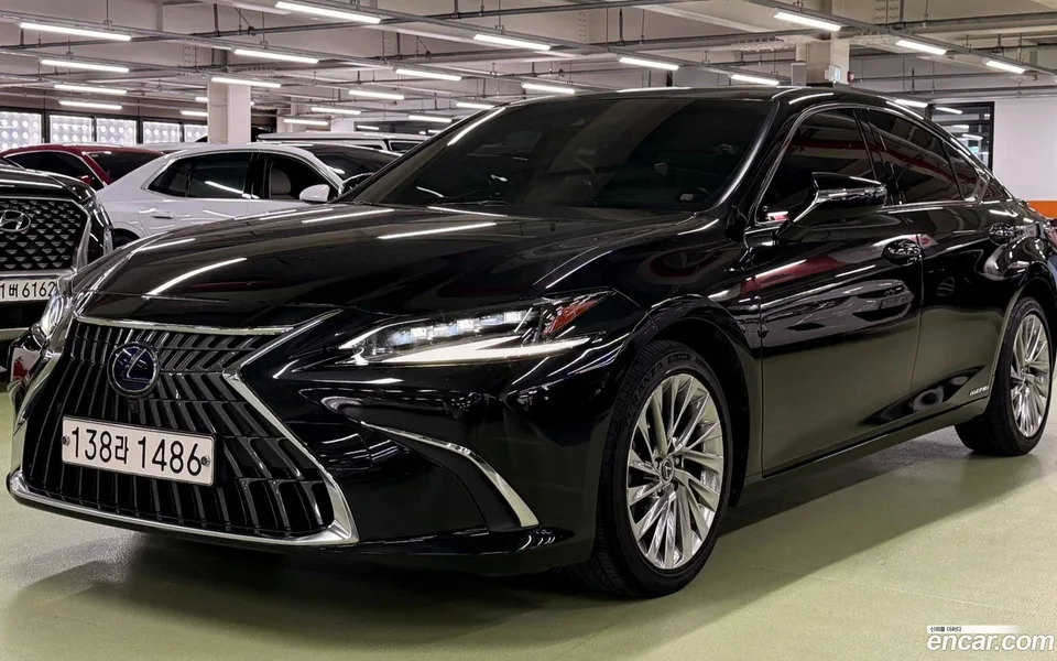 Lexus ES 300h 2022 — photo 1, buy with delivery to Moscow
