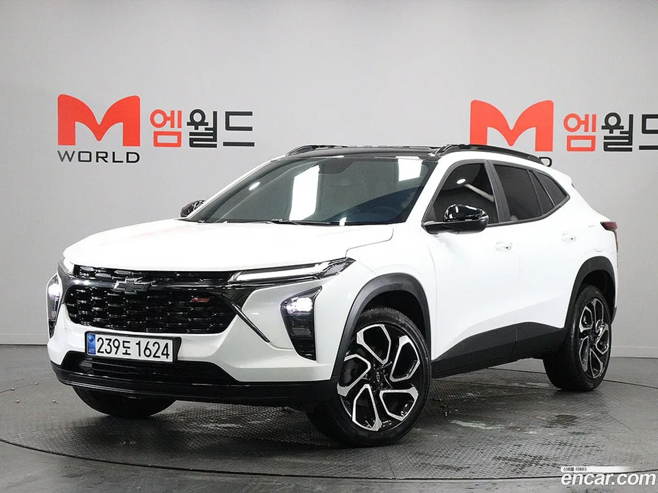 Chevrolet Trax Crossover 1.2 RS 2023 — photo 1, buy with delivery to Moscow