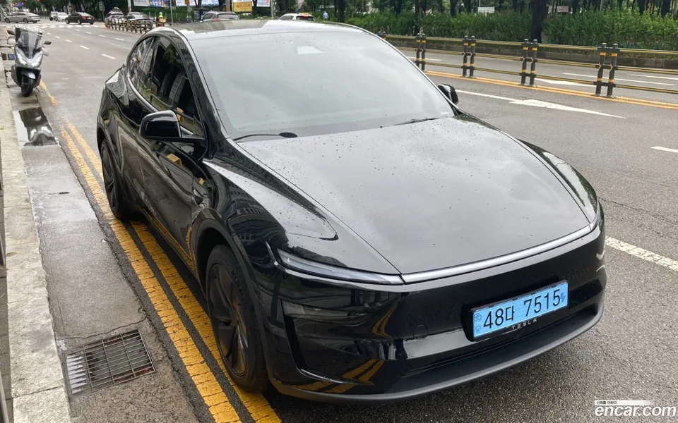 Tesla Model Y RWD 2026 — thumbnail 3