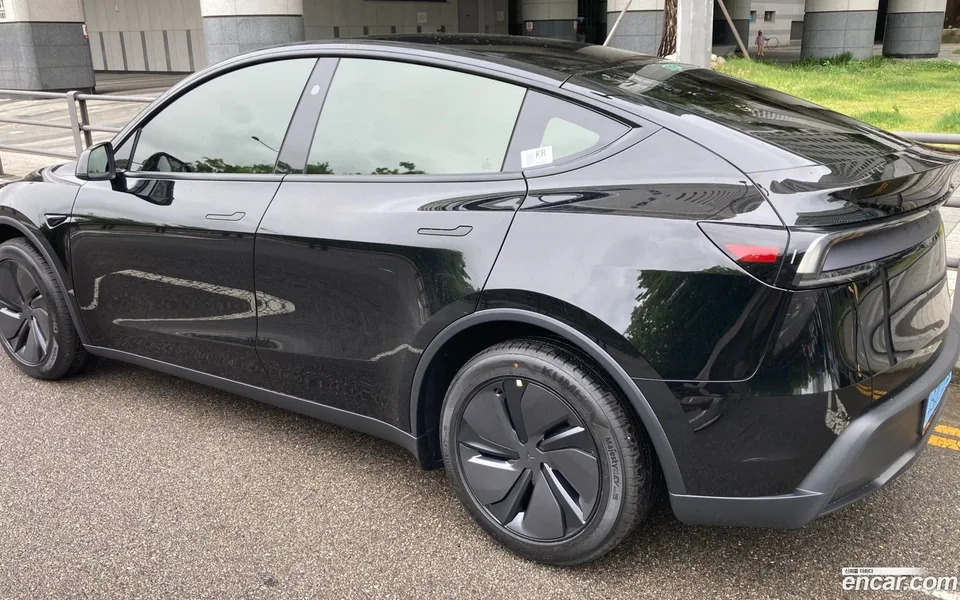 Tesla Model Y RWD 2026 — thumbnail 5