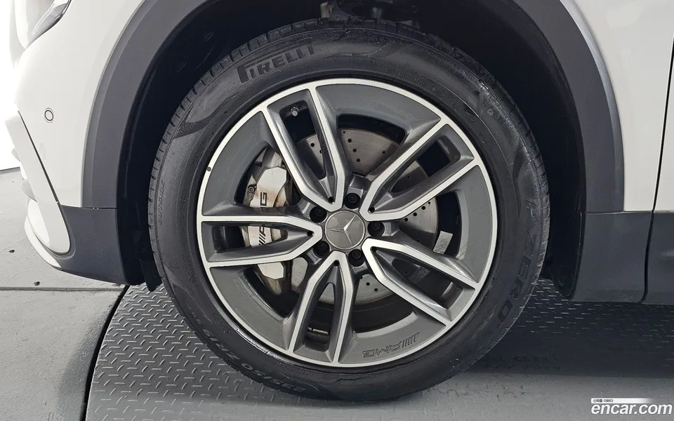 Mercedes-Benz GLB-Class AMG GLB35 4MATIC 2025 — thumbnail 2