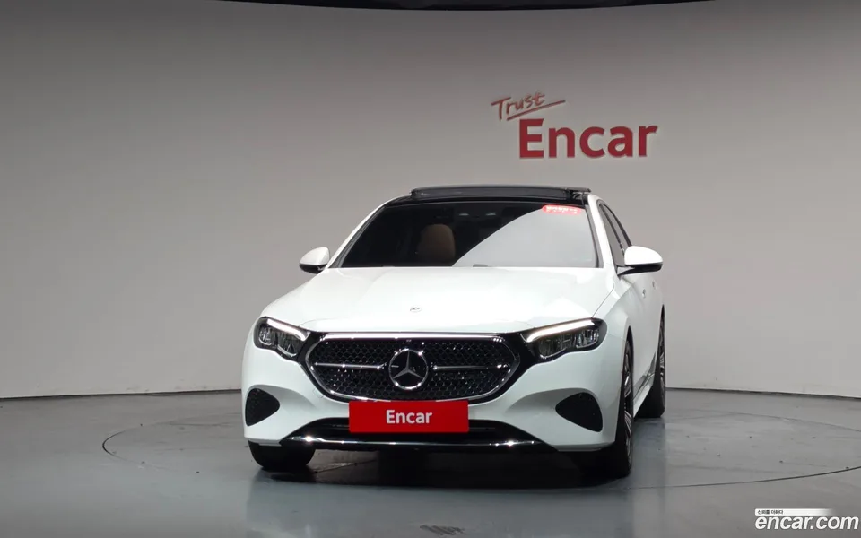 Mercedes-Benz E-Class E200 2024 — thumbnail 3