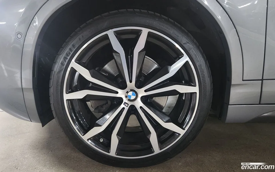 BMW X2 xDrive20i M 2023 — thumbnail 2