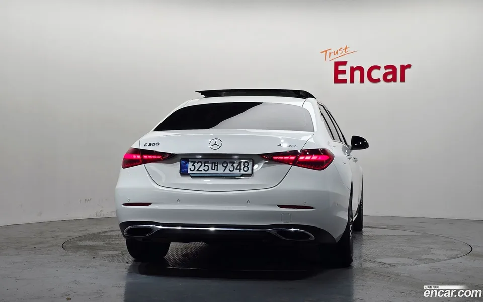 Mercedes-Benz C-Class C300 4MATIC 2023 — thumbnail 4