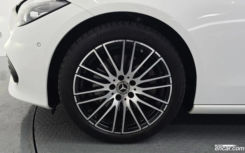 Mercedes-Benz C-Class C300 4MATIC 2023 — thumbnail 5