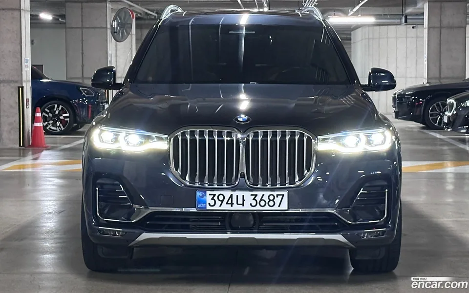 BMW X7 xDrive 40i 7 2022 — миниатюра 3