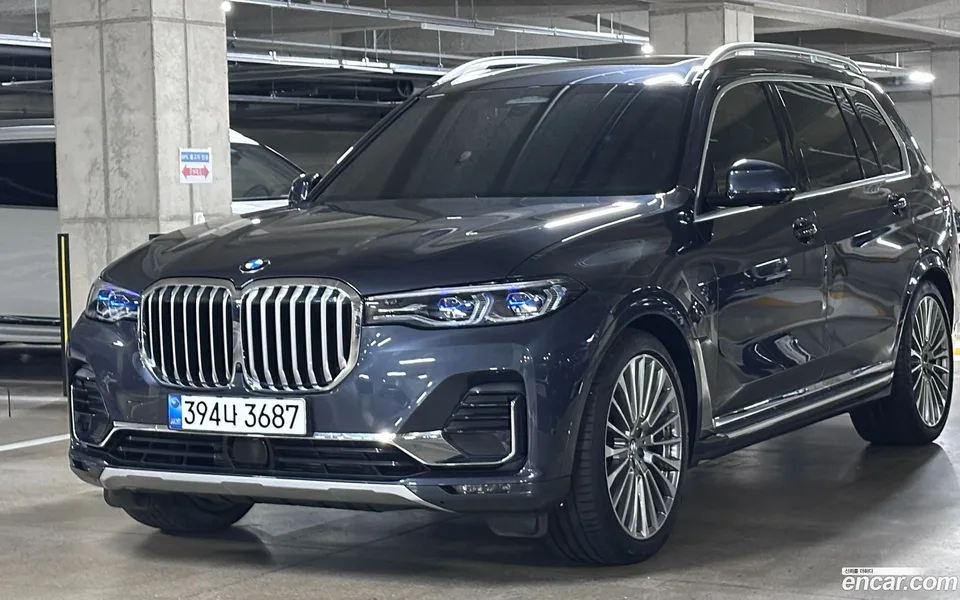 BMW X7 xDrive 40i 7 2022 — фото 1, купить с доставкой в Москву