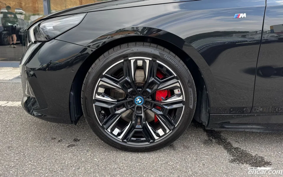 BMW i5 M60 xDrive 2025 — thumbnail 5
