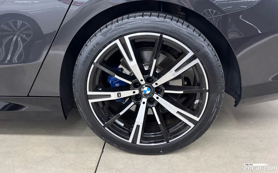 BMW 5 Series 530i xDrive M 2025 — thumbnail 2