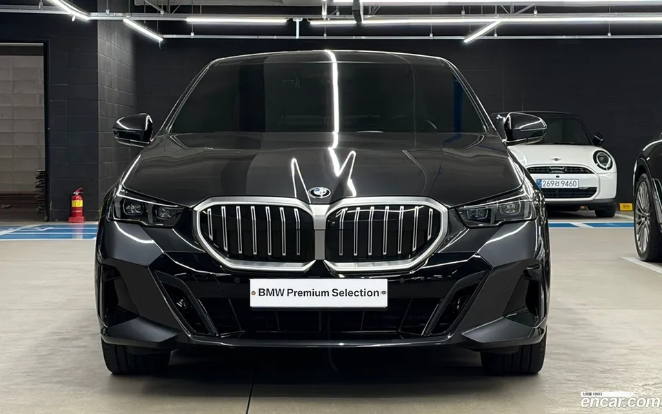 BMW 5 Series 530i xDrive M 2025 — thumbnail 3