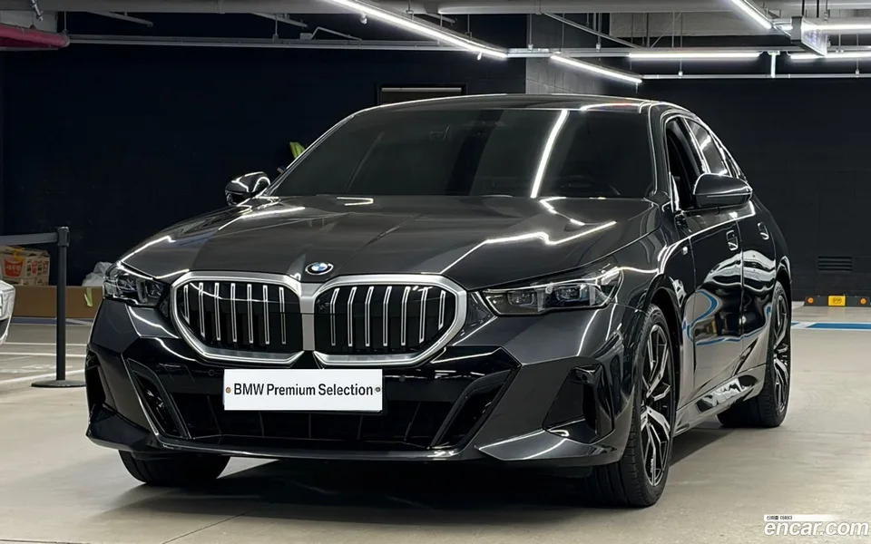 BMW 5 Series 530i xDrive M 2025 — photo 1, buy with delivery to Moscow