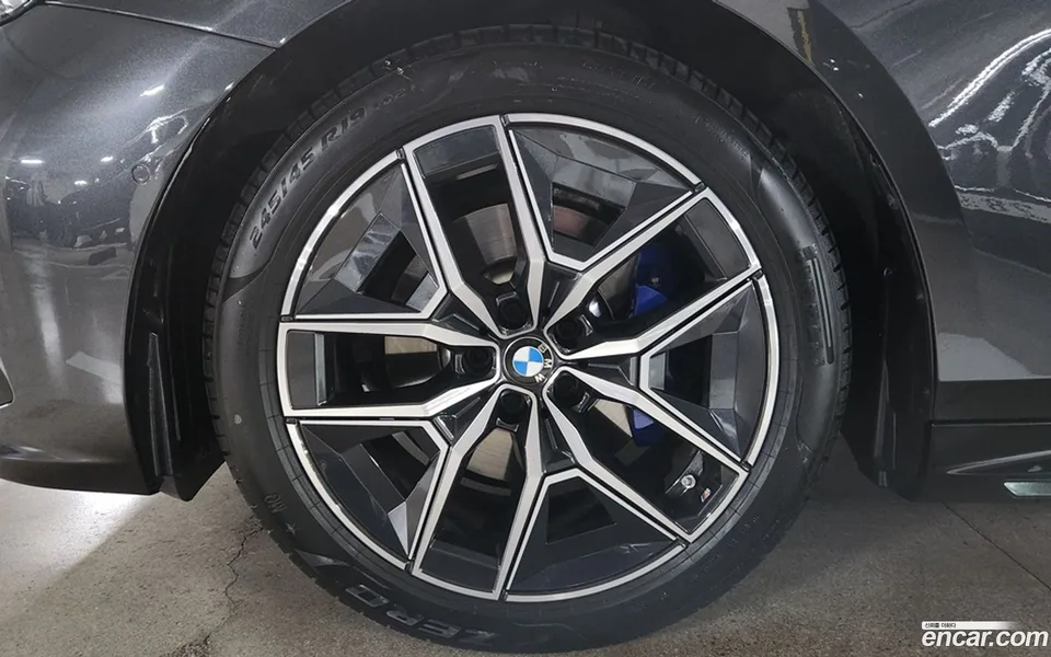 BMW 5 Series 520i M 2024 — thumbnail 2