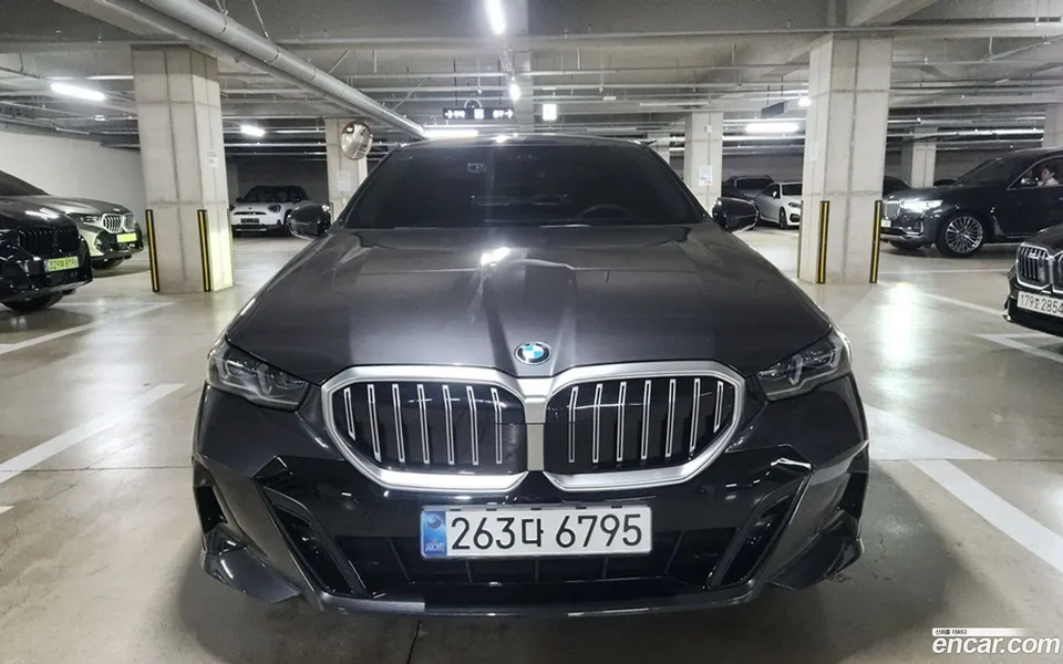 BMW 5 Series 520i M 2024 — thumbnail 3