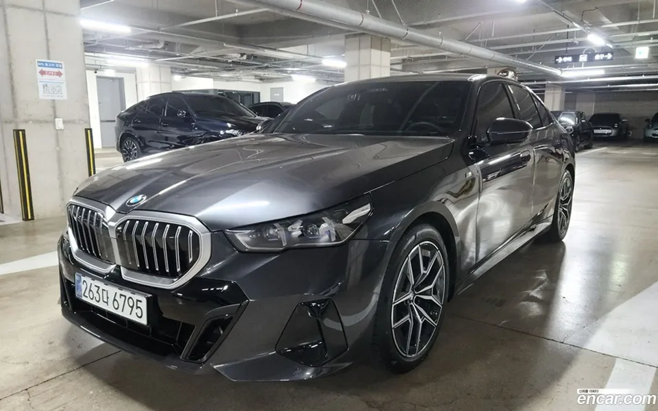 BMW 5 Series 520i M 2024 — photo 1, buy with delivery to Moscow