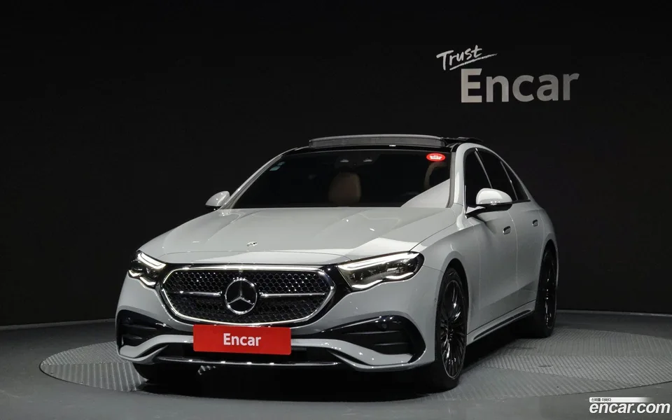 Mercedes-Benz E-Class E300 4MATIC AMG Line 2024 — thumbnail 3