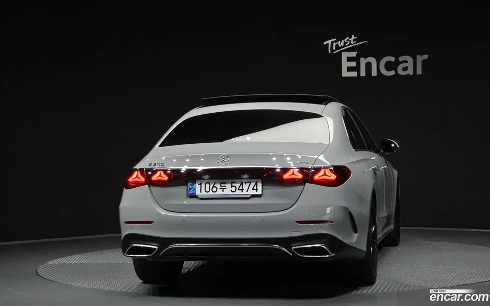 Mercedes-Benz E-Class E300 4MATIC AMG Line 2024 — thumbnail 4