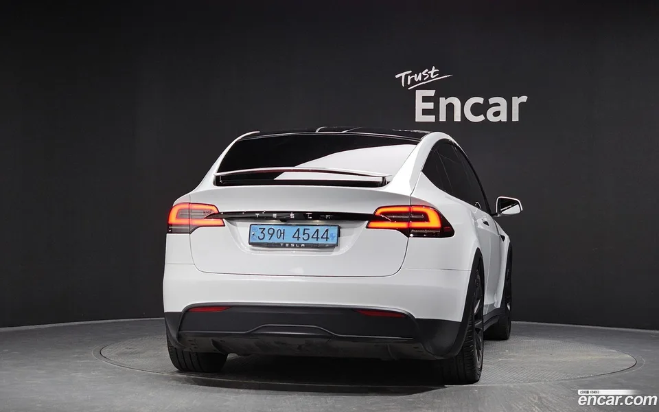 Tesla Model X AWD 2023 — thumbnail 4
