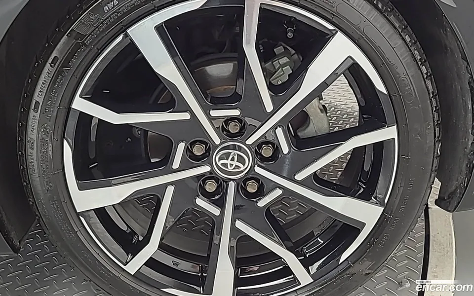 Toyota Prius 2.0 PHEV XSE 2024 — thumbnail 5