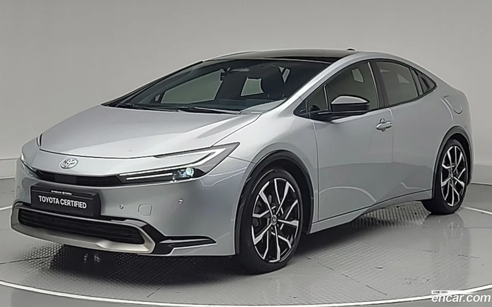 Toyota Prius 2.0 PHEV XSE 2024 — photo 1, buy with delivery to Moscow