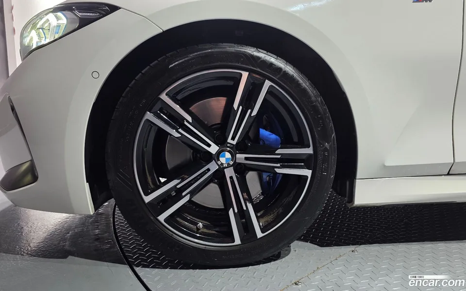 BMW 3 Series 320i M 2023 — миниатюра 2