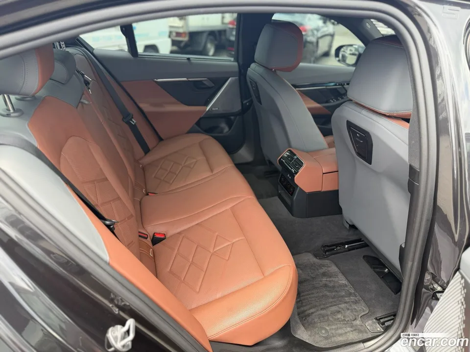 BMW i5 eDrive 40 M 2024 — thumbnail 5
