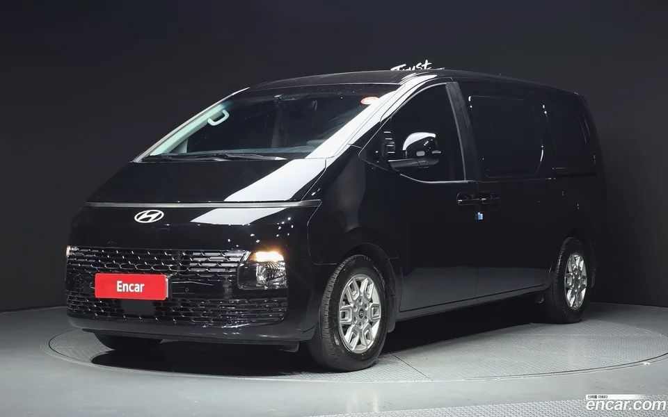 Hyundai Staria 3 2025 — фото 1, купить с доставкой в Москву