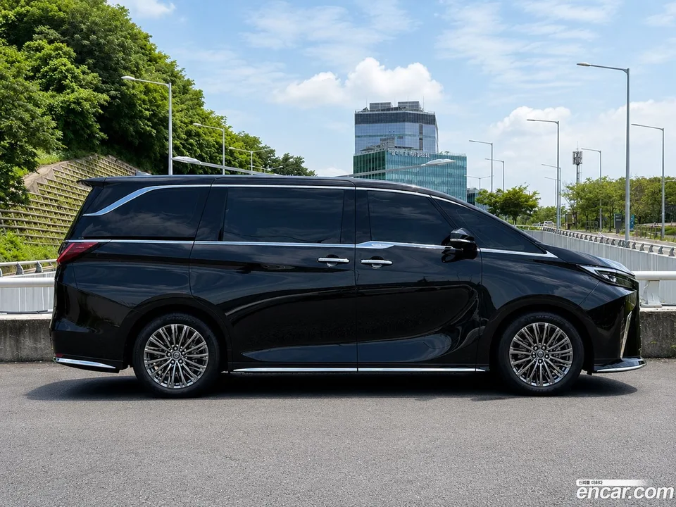 Lexus LM 500h 2024 — thumbnail 3
