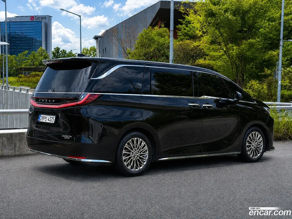 Lexus LM 500h 2024 — thumbnail 4