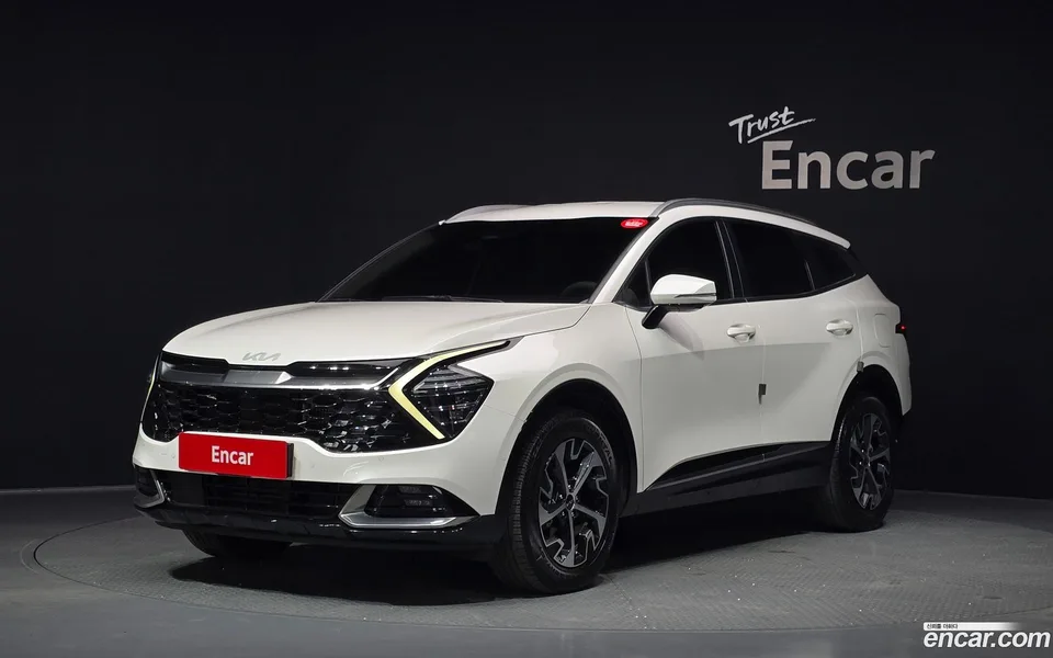 Kia Sportage Hybrid 2WD 2022 — photo 1, buy with delivery to Moscow